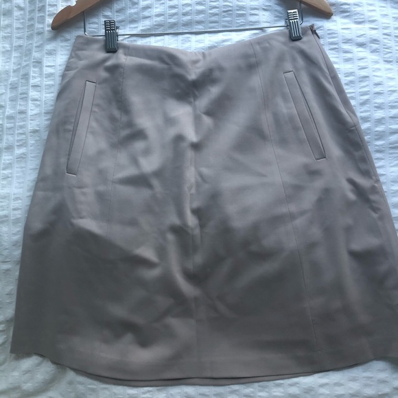 Theory Nude Wool skirt - Excellent Condition - Picture 2 of 8